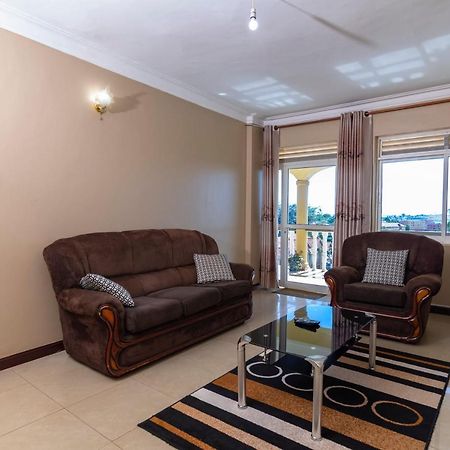 Karibu Bb Suites Entebbe Buitenkant foto