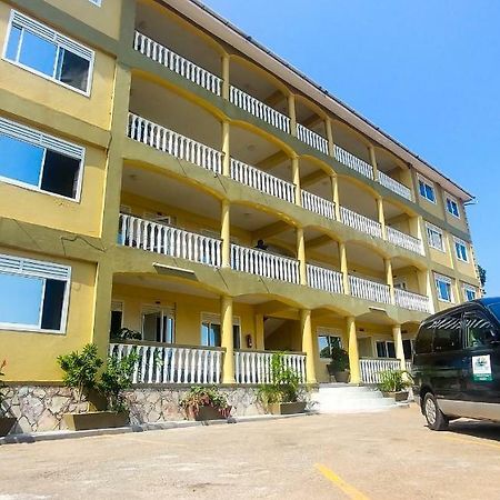 Karibu Bb Suites Entebbe Buitenkant foto