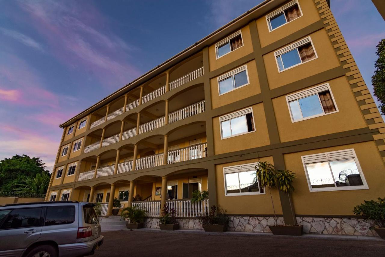 Karibu Bb Suites Entebbe Buitenkant foto