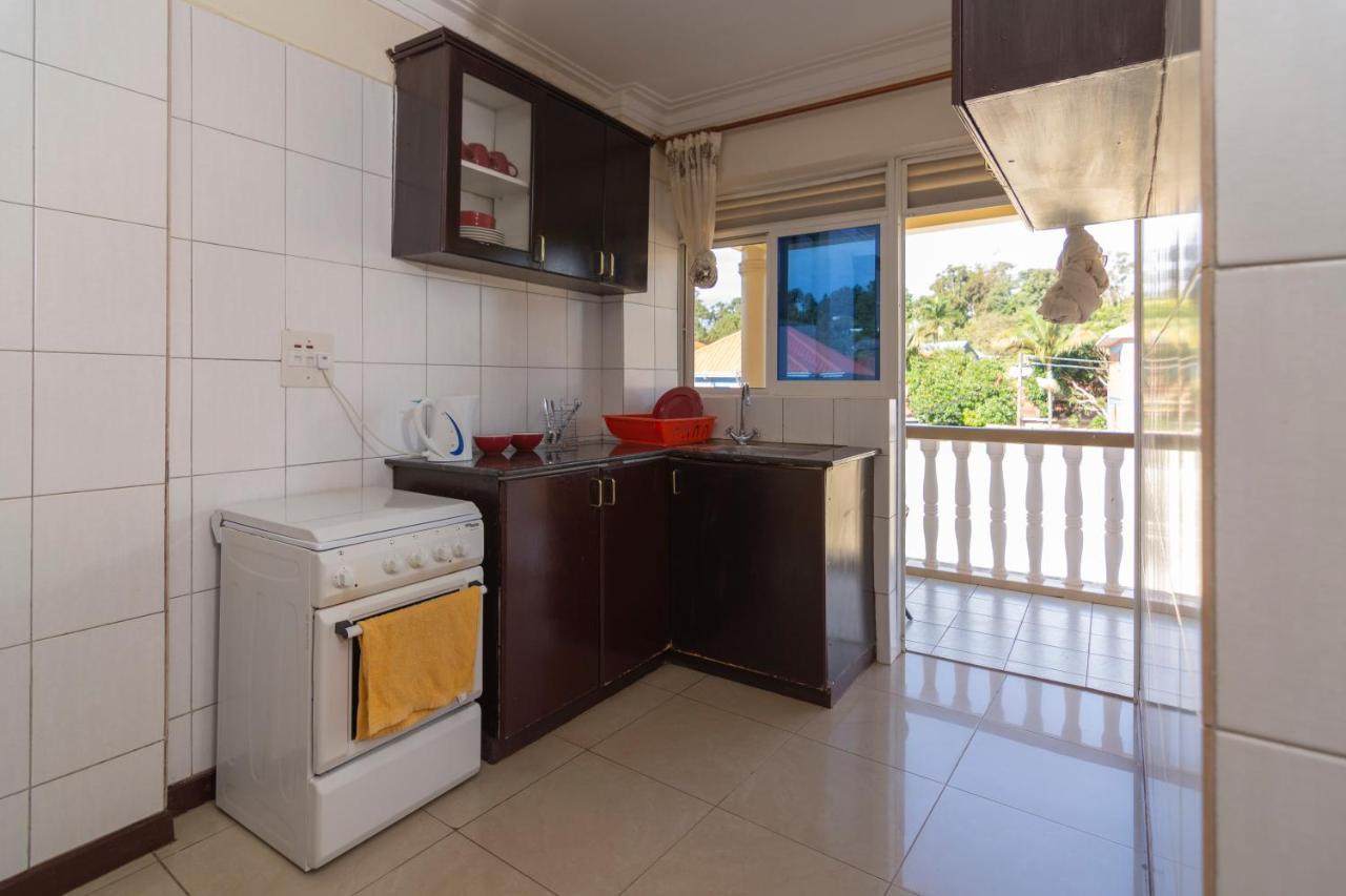 Karibu Bb Suites Entebbe Buitenkant foto