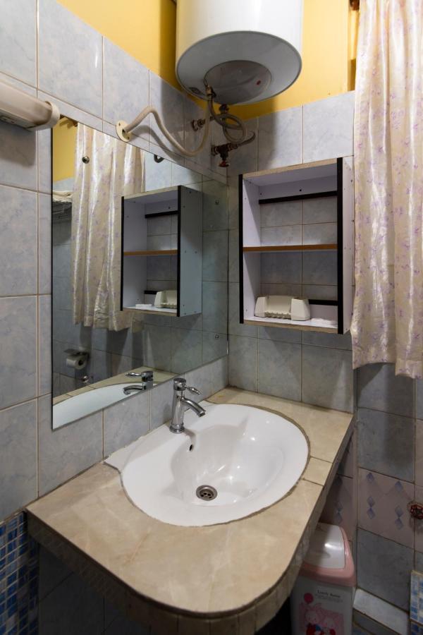 Karibu Bb Suites Entebbe Buitenkant foto