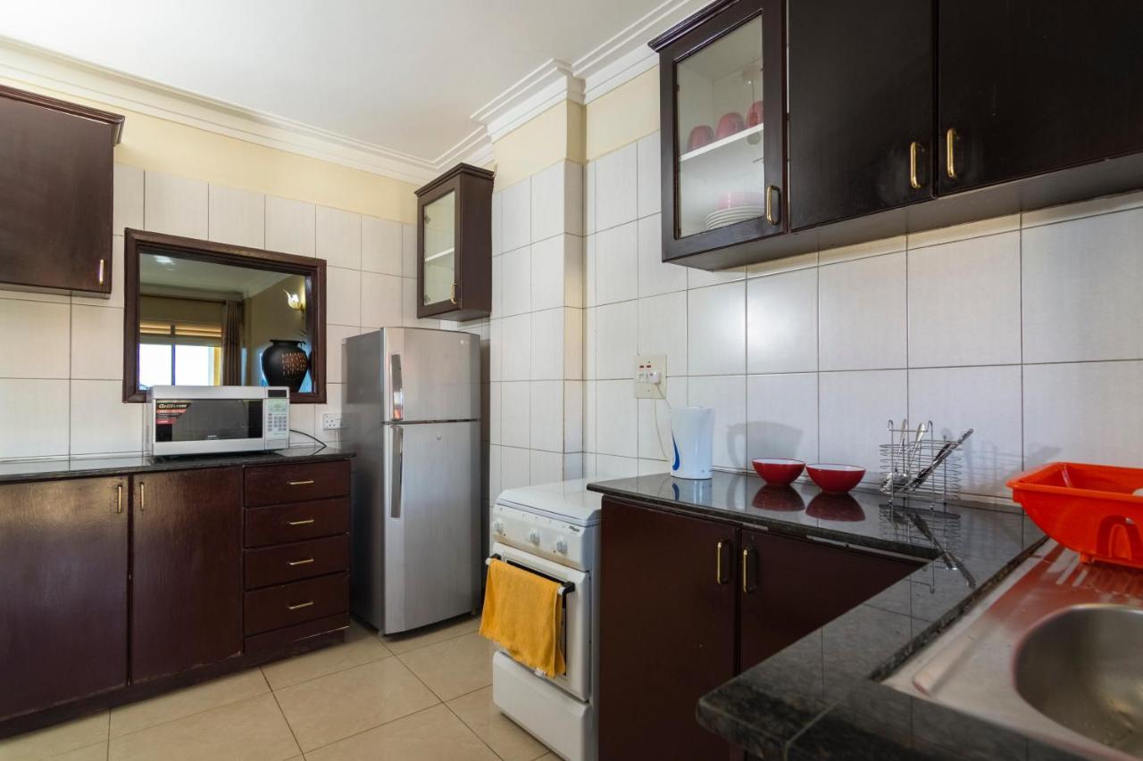 Karibu Bb Suites Entebbe Buitenkant foto