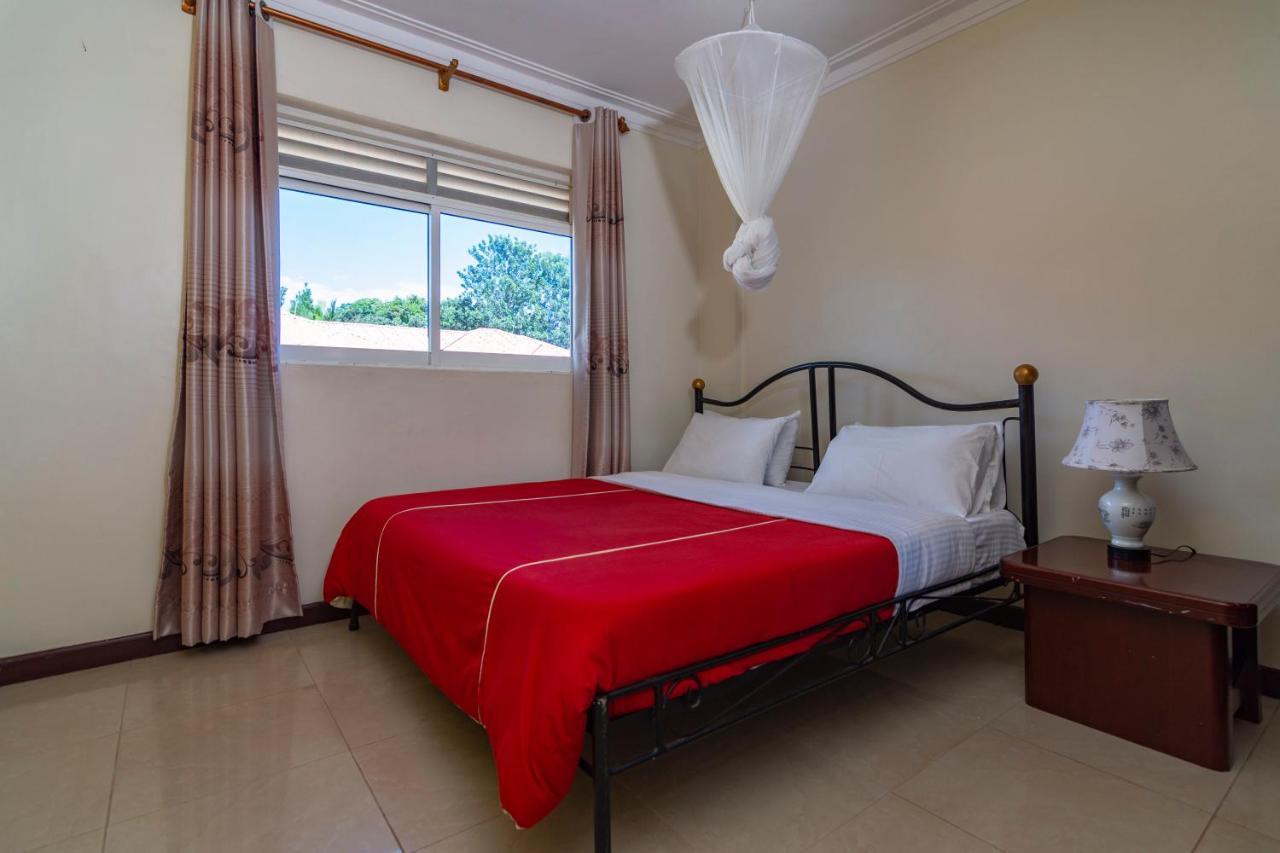 Karibu Bb Suites Entebbe Buitenkant foto