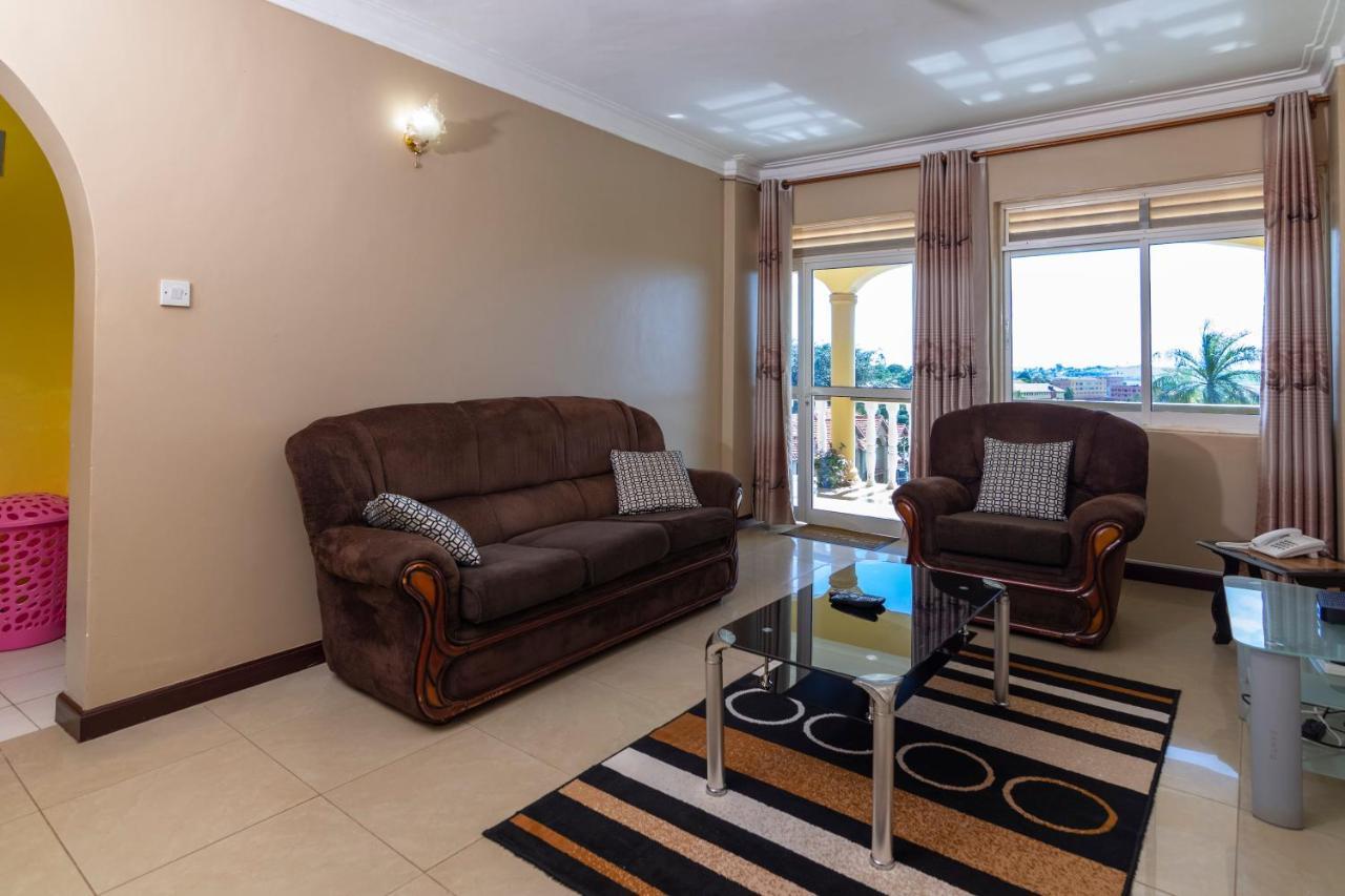 Karibu Bb Suites Entebbe Buitenkant foto