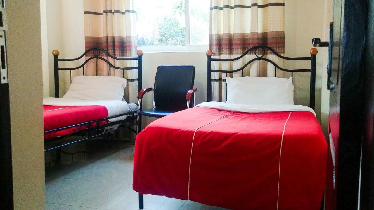 Karibu Bb Suites Entebbe Buitenkant foto