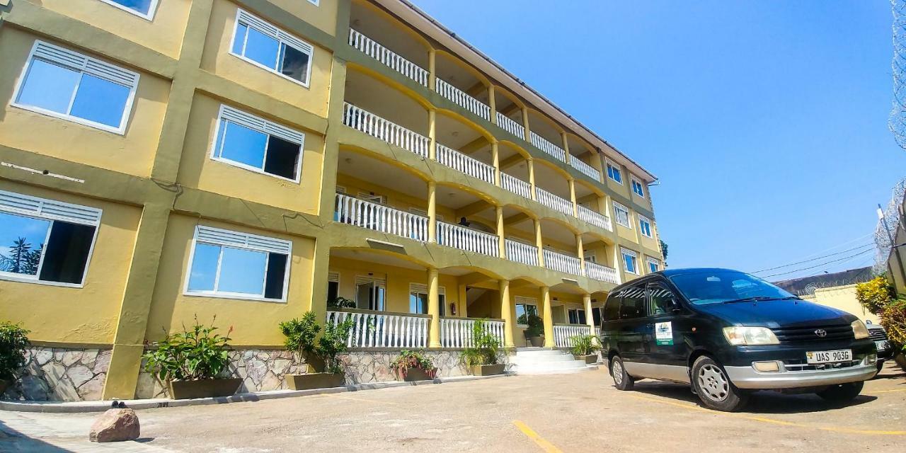 Karibu Bb Suites Entebbe Buitenkant foto